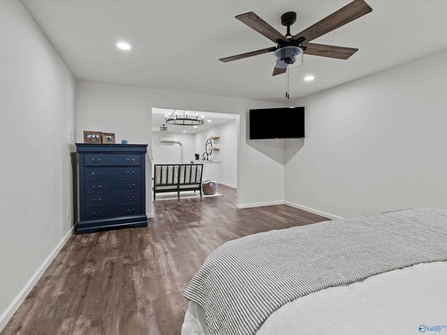 2665 Signal Point Road, Guntersville, AL 35976