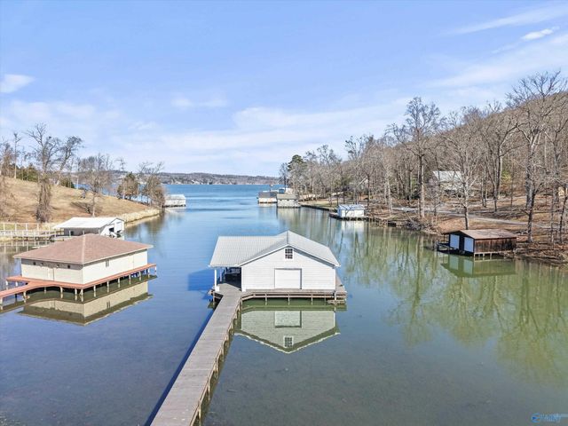 2665 Signal Point Road, Guntersville, AL 35976