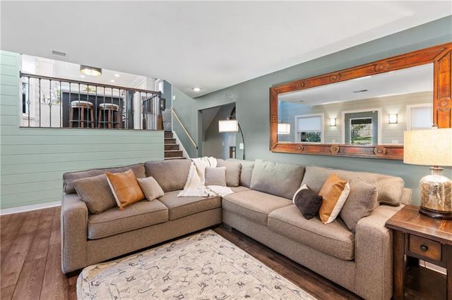 1100 E Cothrell Street, Olathe, KS 66061