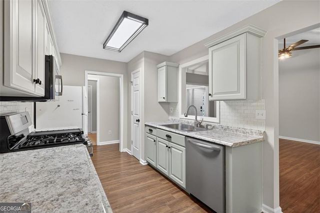 5683 Riverside Walk Drive, Sugar Hill, GA 30518