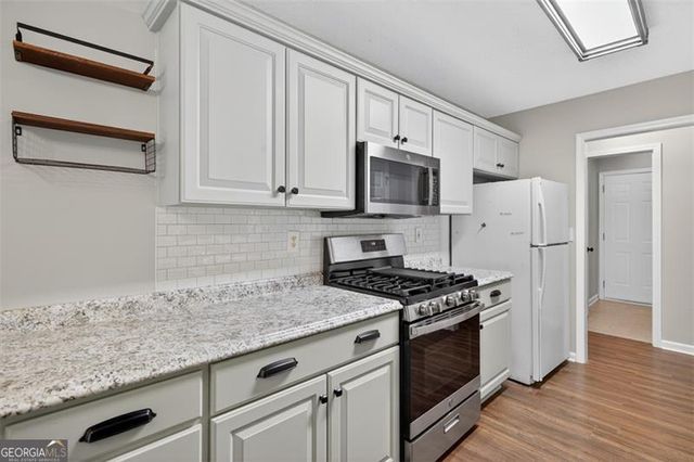 5683 Riverside Walk Drive, Sugar Hill, GA 30518