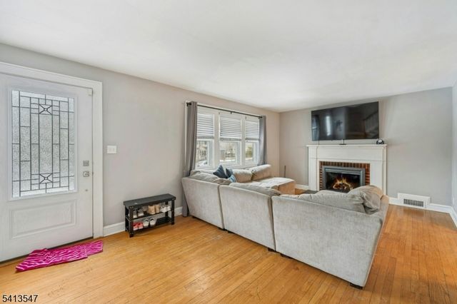 177 Chestnut Dr, Wayne Twp., NJ 07470