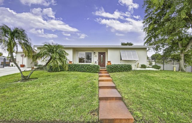 1610 Crest Drive, Lake Worth, FL 33461