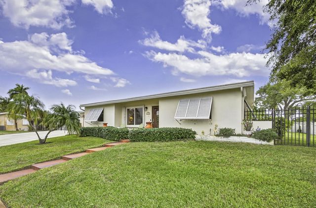 1610 Crest Drive, Lake Worth, FL 33461