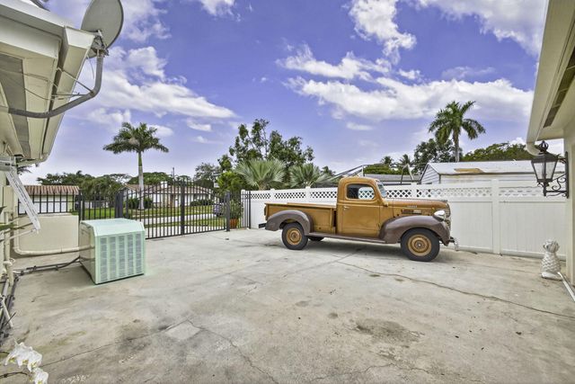 1610 Crest Drive, Lake Worth, FL 33461