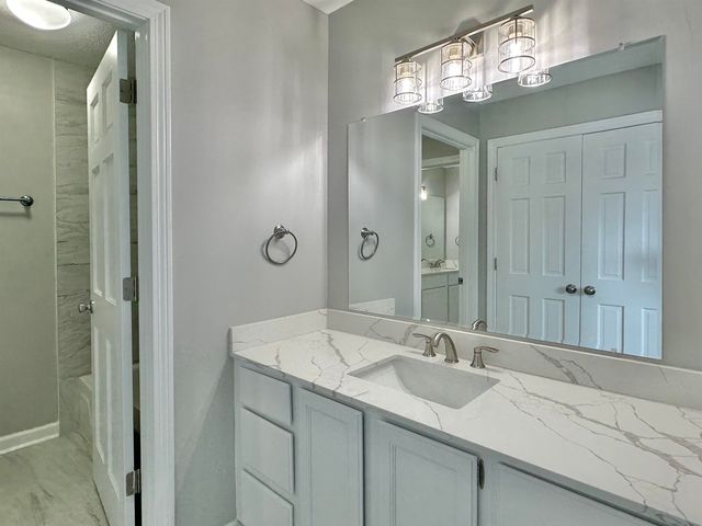 2247 OTTERBURN LN, Germantown, TN 38139