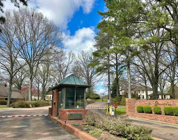 2247 OTTERBURN LN, Germantown, TN 38139