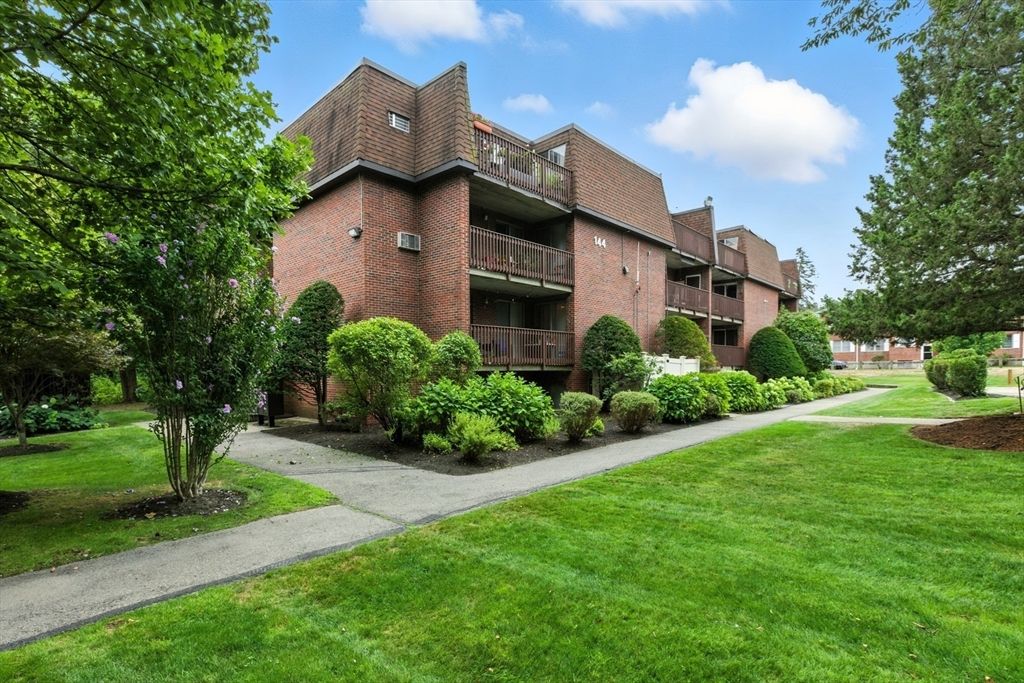 144 Kenrick Street 32, Boston, MA 02135