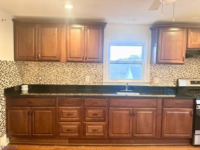 58 Prospect St, Dover Town, NJ 07801