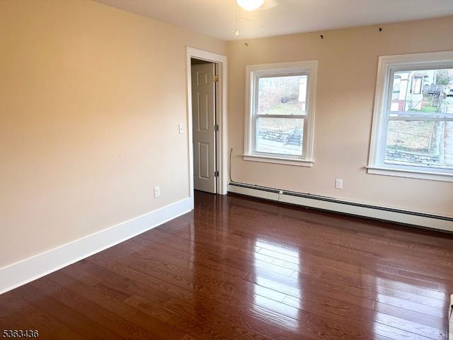 58 Prospect St, Dover Town, NJ 07801