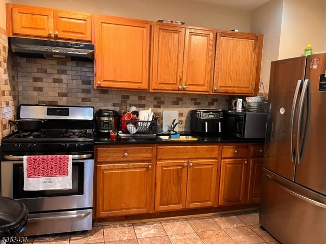 58 Prospect St, Dover Town, NJ 07801