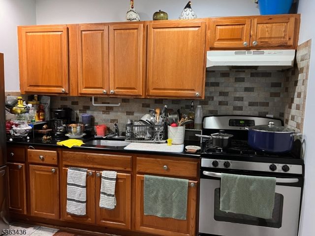 58 Prospect St, Dover Town, NJ 07801