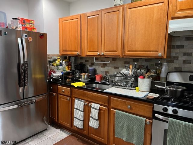 58 Prospect St, Dover Town, NJ 07801