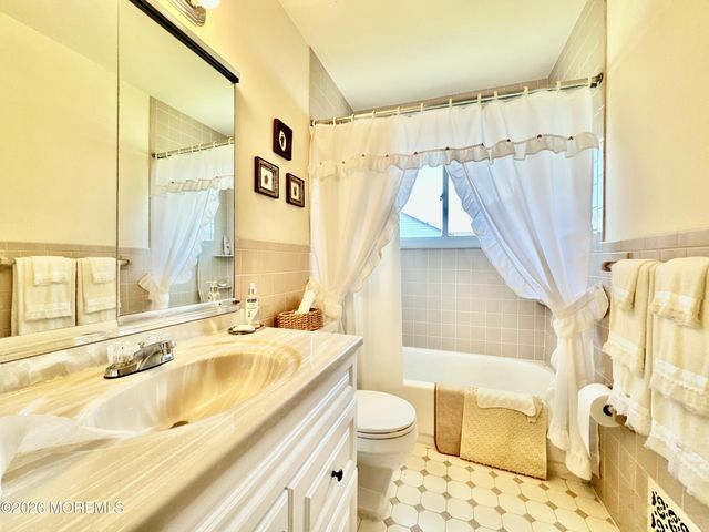 48 Georgetown Boulevard, Barnegat, NJ 08005