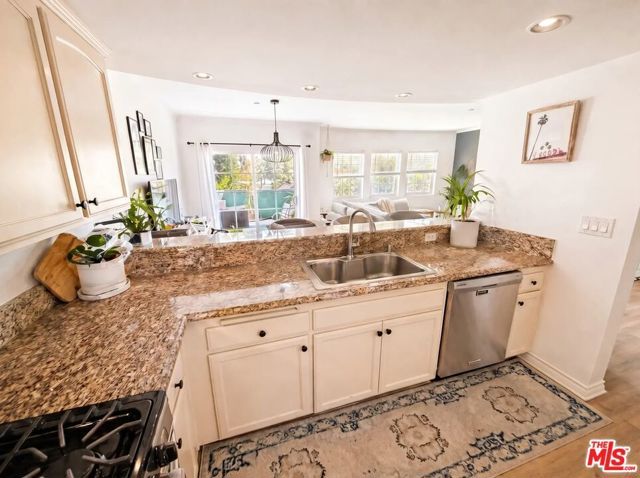 4832 Whitsett Avenue 203, Valley Village, CA 91607