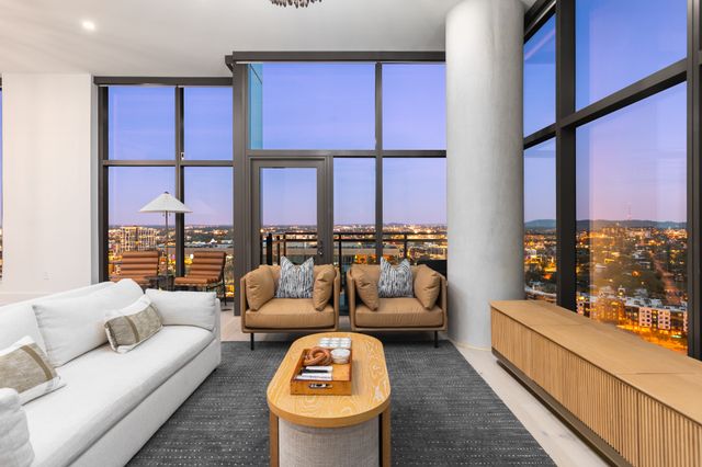 1212 Demonbreun St Apt 2802, Nashville, TN 37203