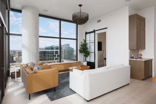 1212 Demonbreun St Apt 2802, Nashville, TN 37203
