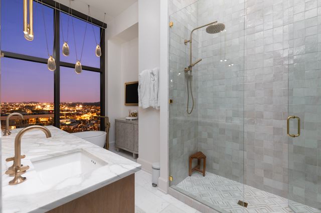 1212 Demonbreun St Apt 2802, Nashville, TN 37203