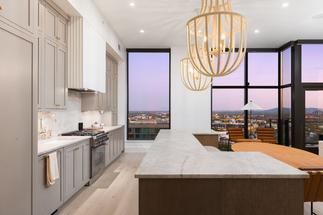 1212 Demonbreun St Apt 2802, Nashville, TN 37203