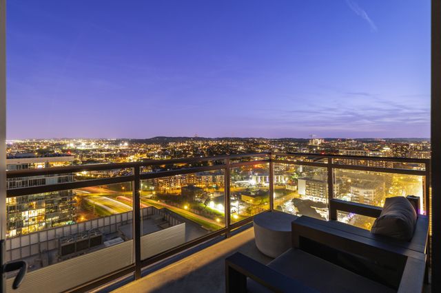 1212 Demonbreun St Apt 2802, Nashville, TN 37203