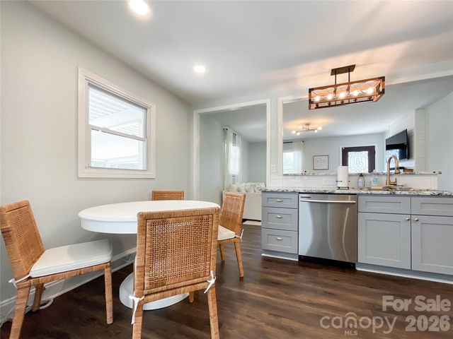 3827 Topsfield Road, Charlotte, NC 28211