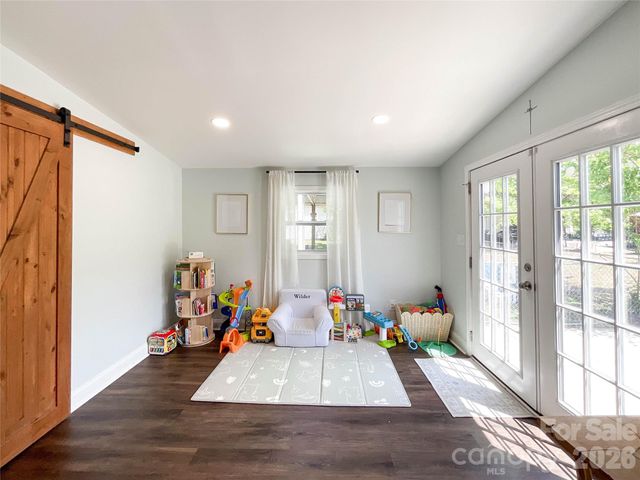 3827 Topsfield Road, Charlotte, NC 28211