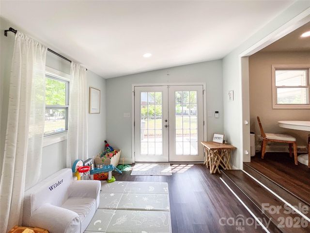 3827 Topsfield Road, Charlotte, NC 28211