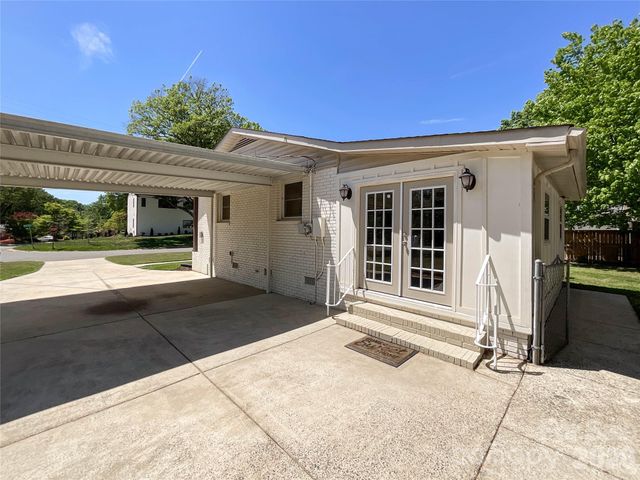 3827 Topsfield Road, Charlotte, NC 28211