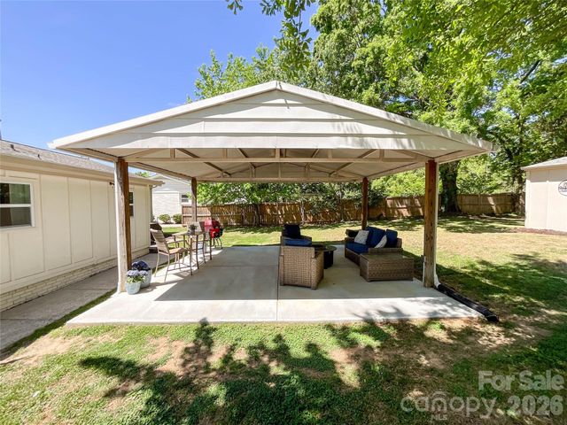 3827 Topsfield Road, Charlotte, NC 28211