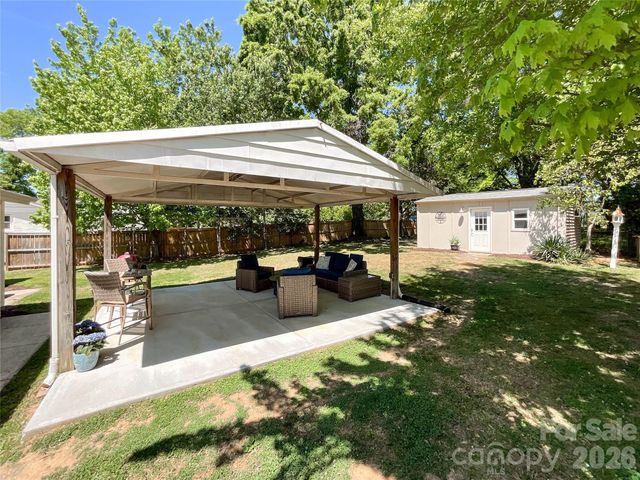 3827 Topsfield Road, Charlotte, NC 28211