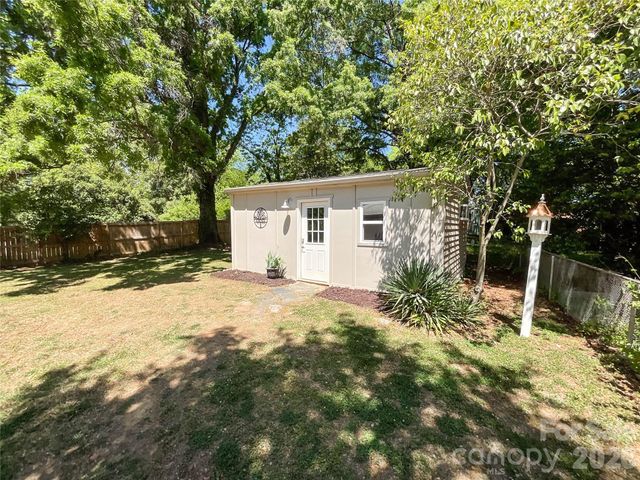 3827 Topsfield Road, Charlotte, NC 28211