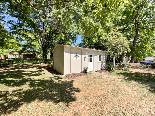 3827 Topsfield Road, Charlotte, NC 28211