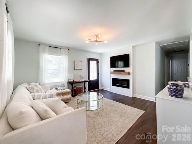 3827 Topsfield Road, Charlotte, NC 28211