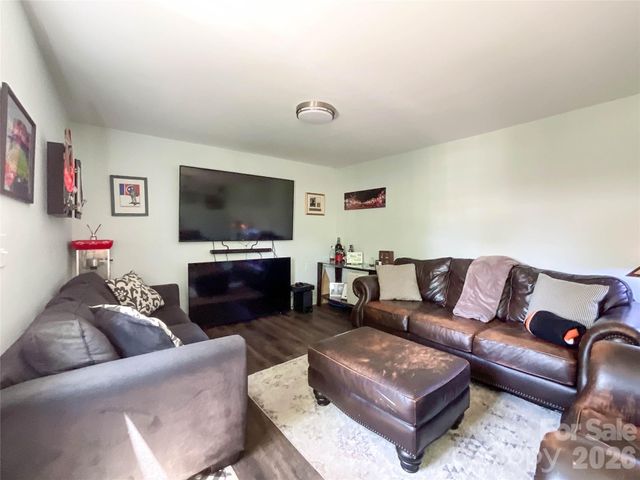 3827 Topsfield Road, Charlotte, NC 28211