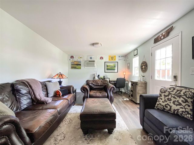 3827 Topsfield Road, Charlotte, NC 28211