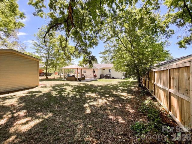 3827 Topsfield Road, Charlotte, NC 28211