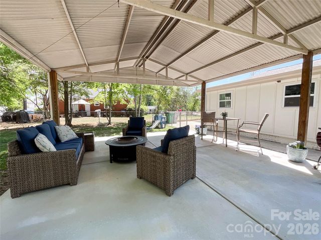 3827 Topsfield Road, Charlotte, NC 28211