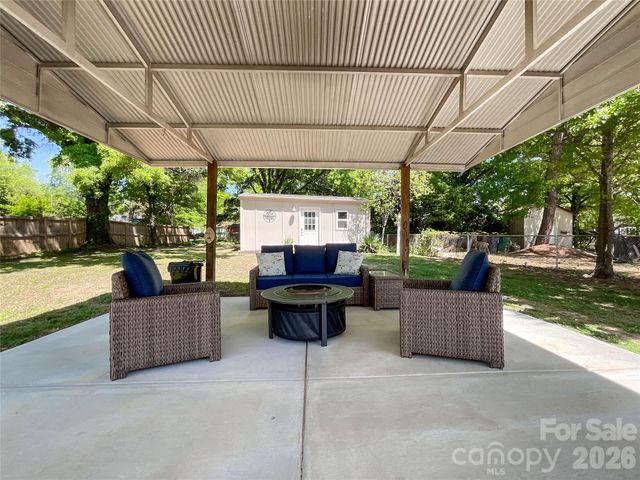 3827 Topsfield Road, Charlotte, NC 28211