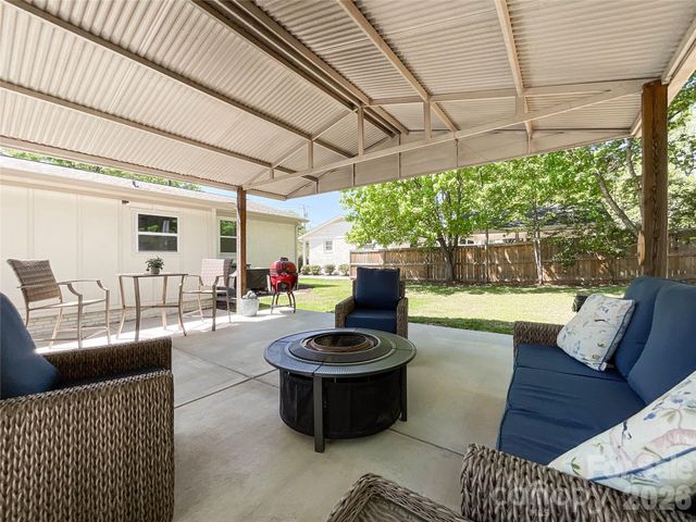 3827 Topsfield Road, Charlotte, NC 28211