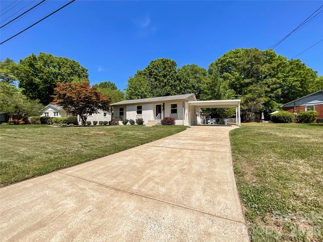3827 Topsfield Road, Charlotte, NC 28211
