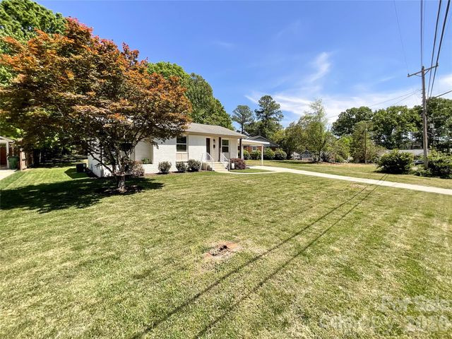 3827 Topsfield Road, Charlotte, NC 28211