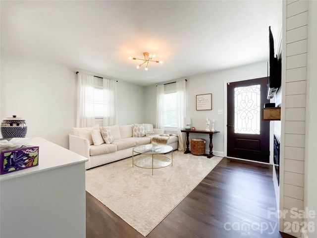 3827 Topsfield Road, Charlotte, NC 28211