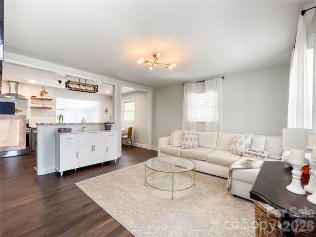 3827 Topsfield Road, Charlotte, NC 28211