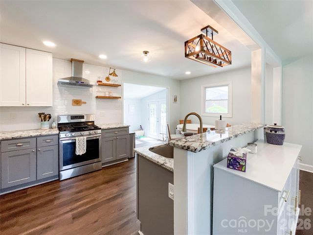 3827 Topsfield Road, Charlotte, NC 28211