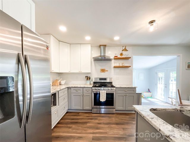 3827 Topsfield Road, Charlotte, NC 28211