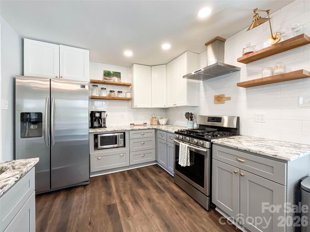 3827 Topsfield Road, Charlotte, NC 28211