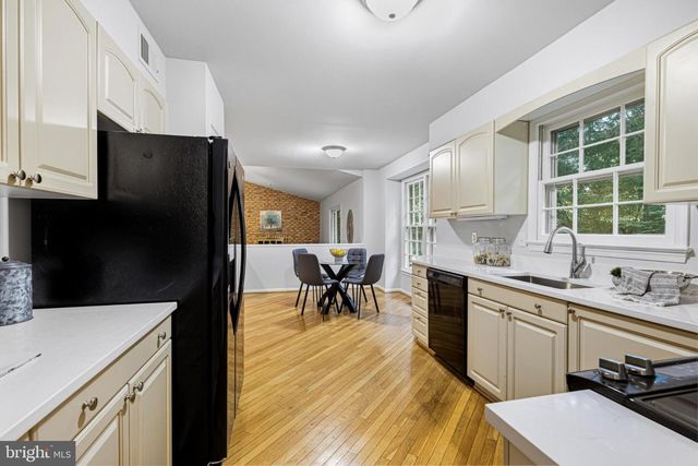 1102 BETTSTRAIL WAY, Rockville, MD 20854