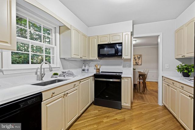 1102 BETTSTRAIL WAY, Rockville, MD 20854