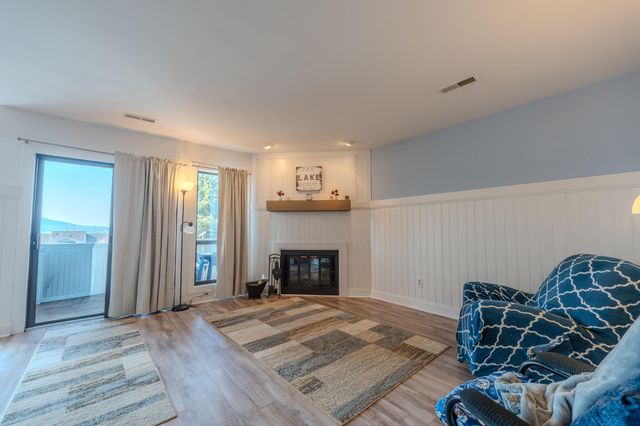 25 Clubhouse Towers Cir Unit 707, Moneta, VA 24121