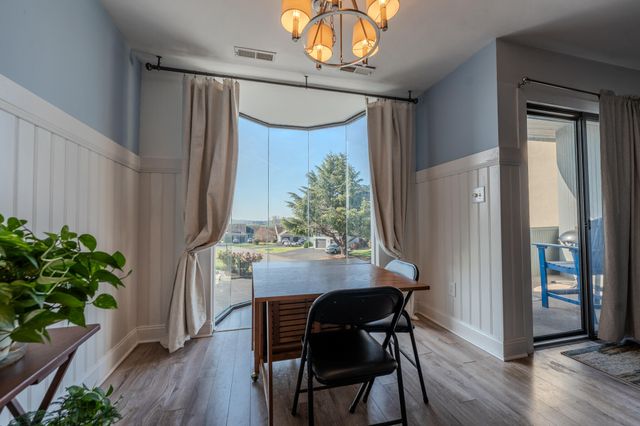 25 Clubhouse Towers Cir Unit 707, Moneta, VA 24121